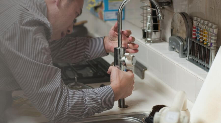 Expert burst pipe repair services in Carpentersville, IL
